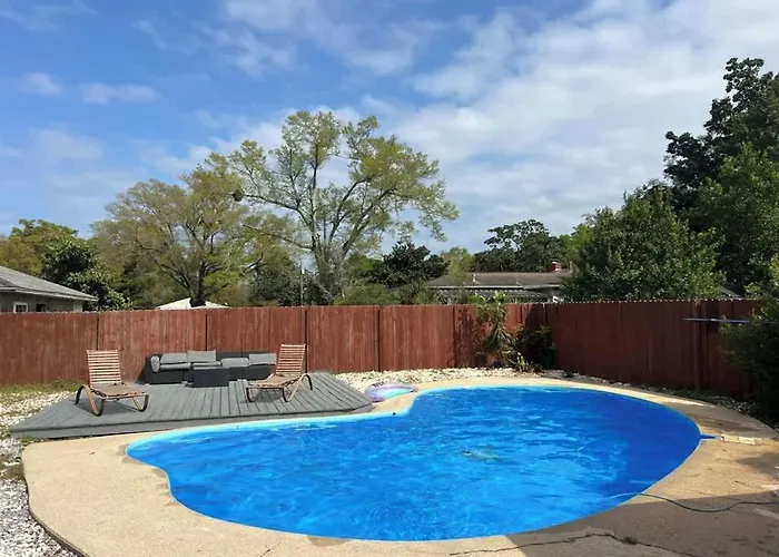 A Poolside Paradise * Pensacola